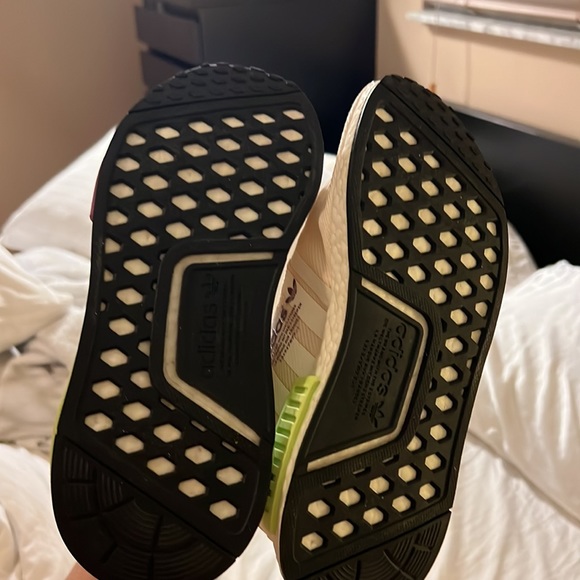 Adidas NMD_R1 size US 5 - Picture 4 of 5